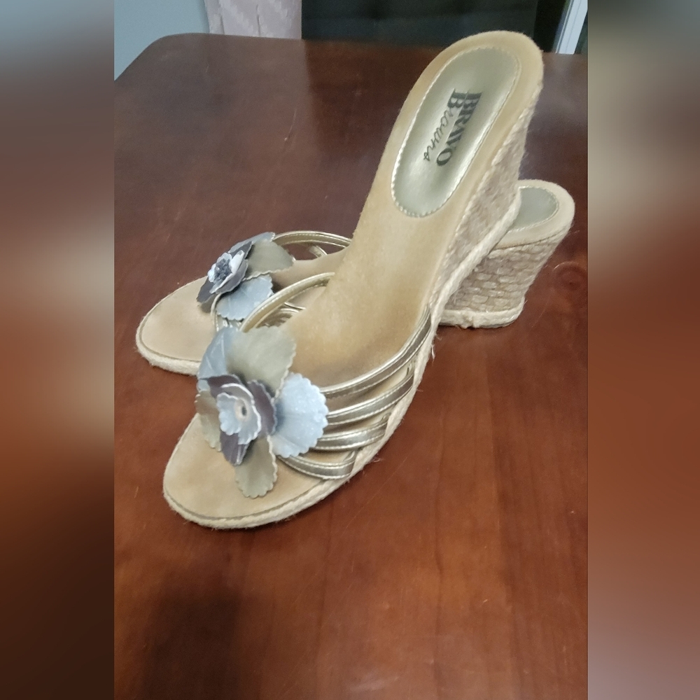 Bravo Browns shoes wedge leather sandals with flower detail